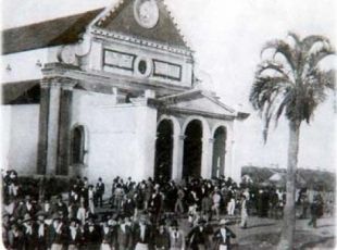  - Imigrantes Italianos em frente  igreja